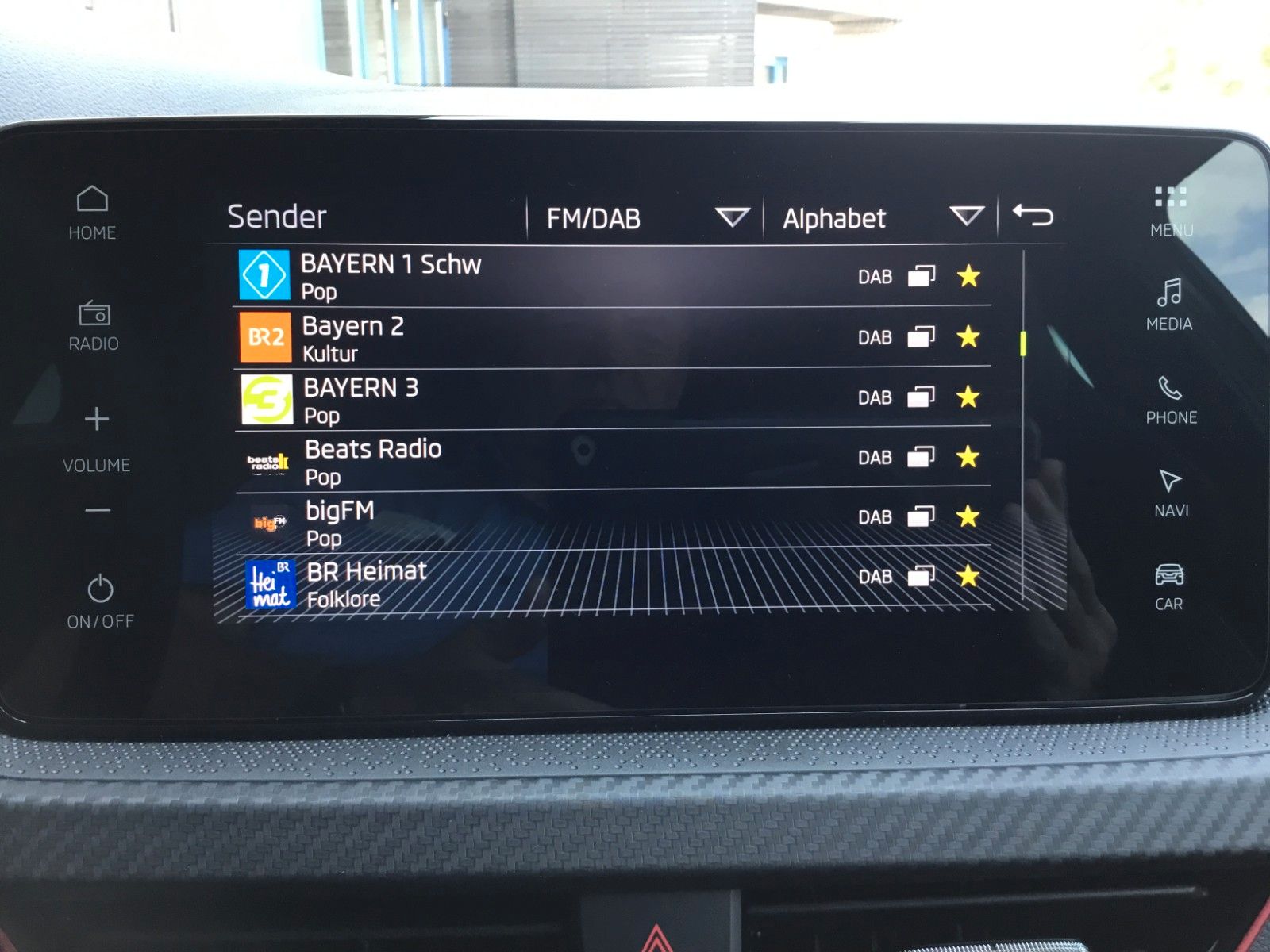 Fahrzeugabbildung SKODA Kamiq 1.5 TSI DSG Monte Carlo+AHK+Navi+Kamera