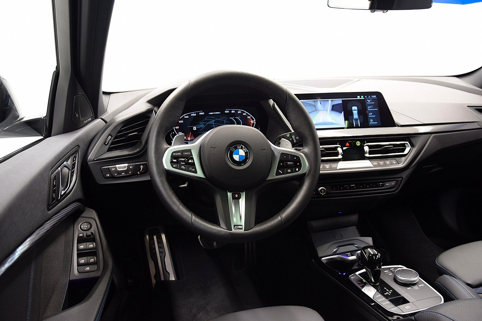 Fahrzeugabbildung BMW M135i xDrive Pano ACC HuD harman/karo NP 63.300€