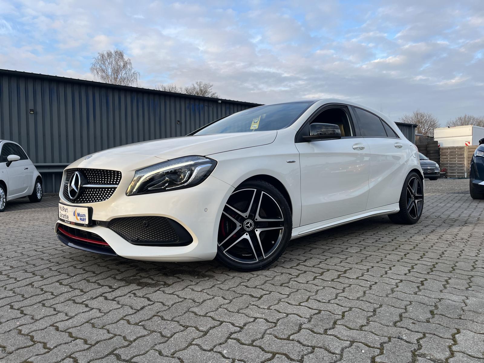 Mercedes-Benz A 250 AMG/4MATIC/LEDER/PANO/NIGHT-PAKET/RFK/VOLL