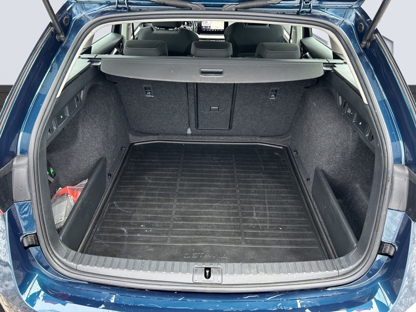 Octavia Combi Style 2.0TDI DSG AHZV LED HuD PDC 