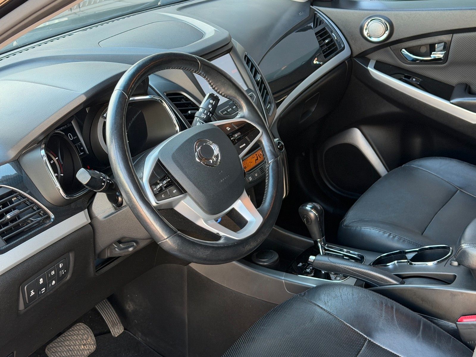Fahrzeugabbildung Ssangyong Korando 2.2 e-XDi 220 *Nav*8fach*Kamera*AWD*PDC*