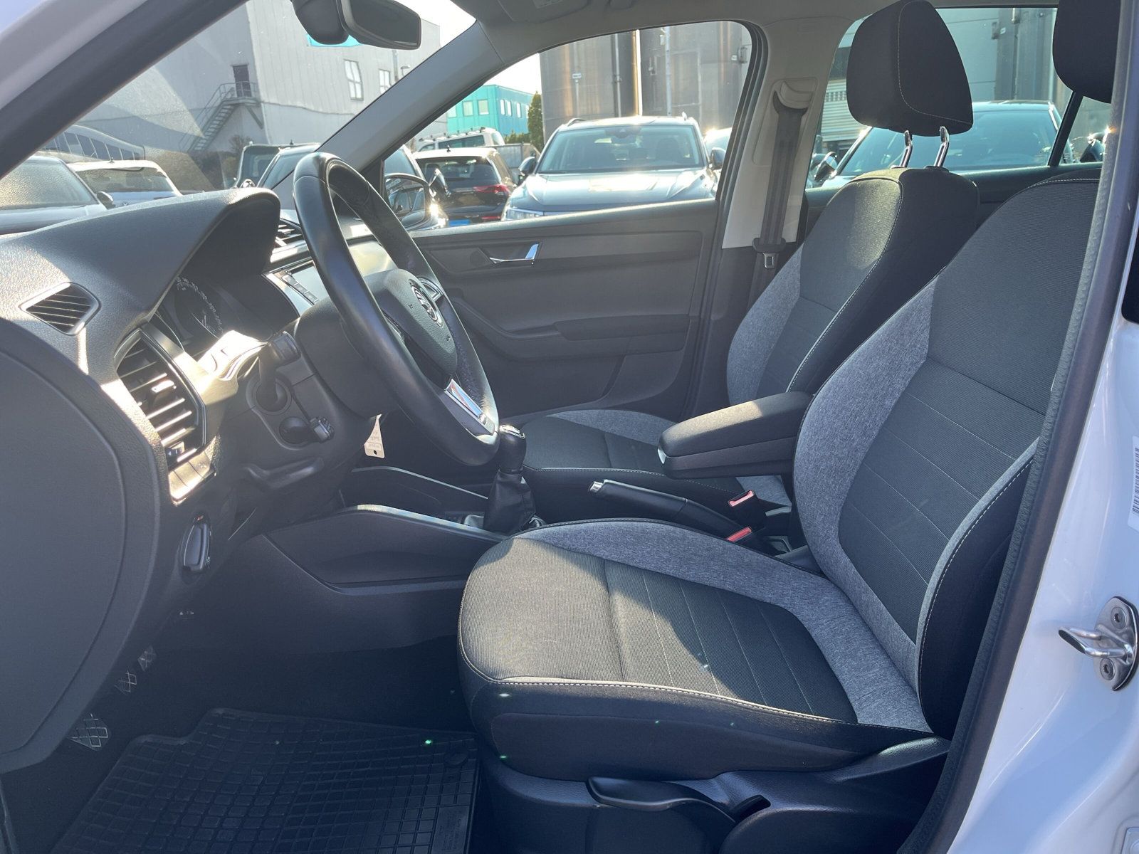 Fahrzeugabbildung SKODA Fabia Combi 1.0 TSI Drive 125 LED PANO KAMERA AC