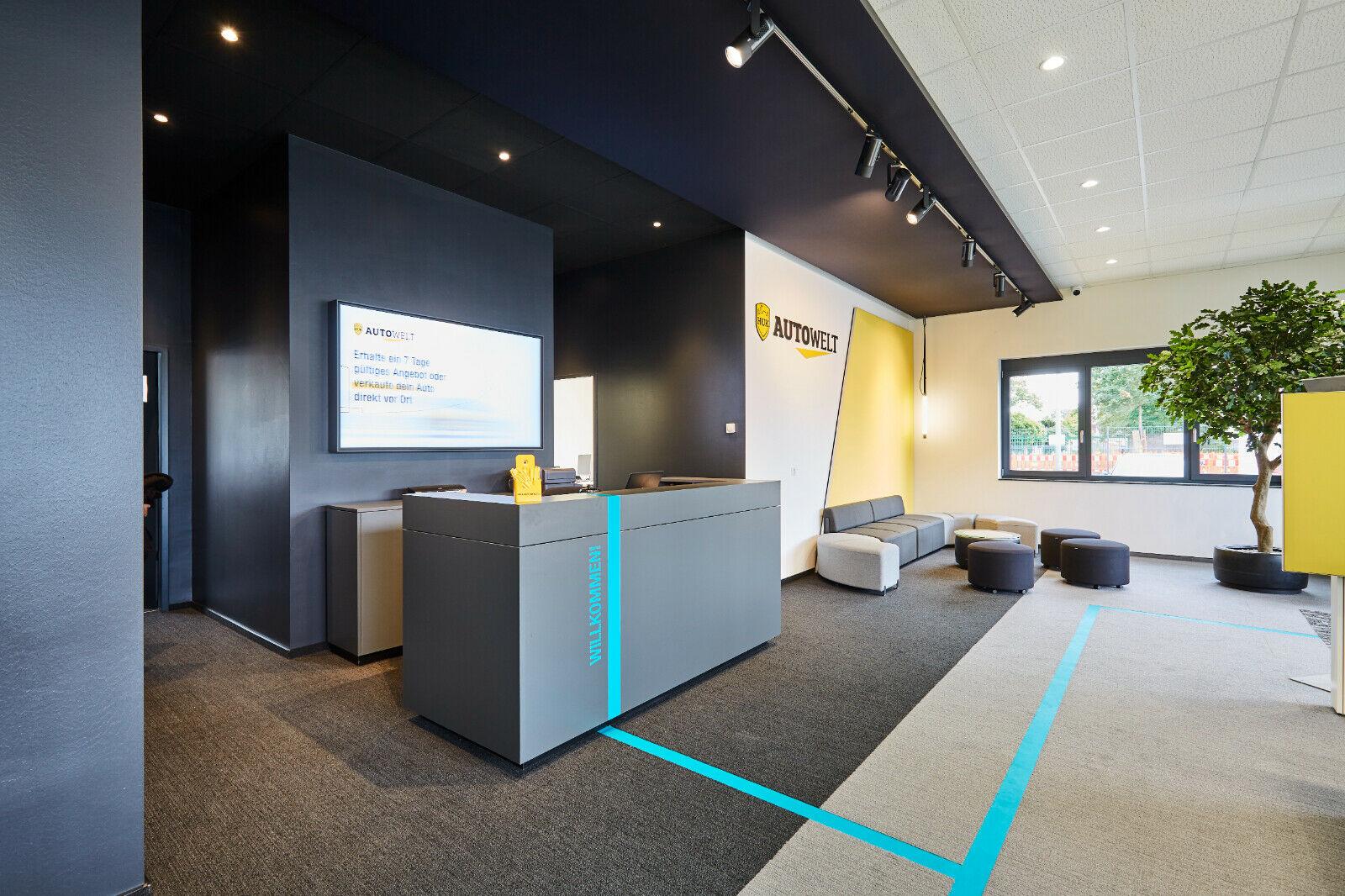 showroom-image-top