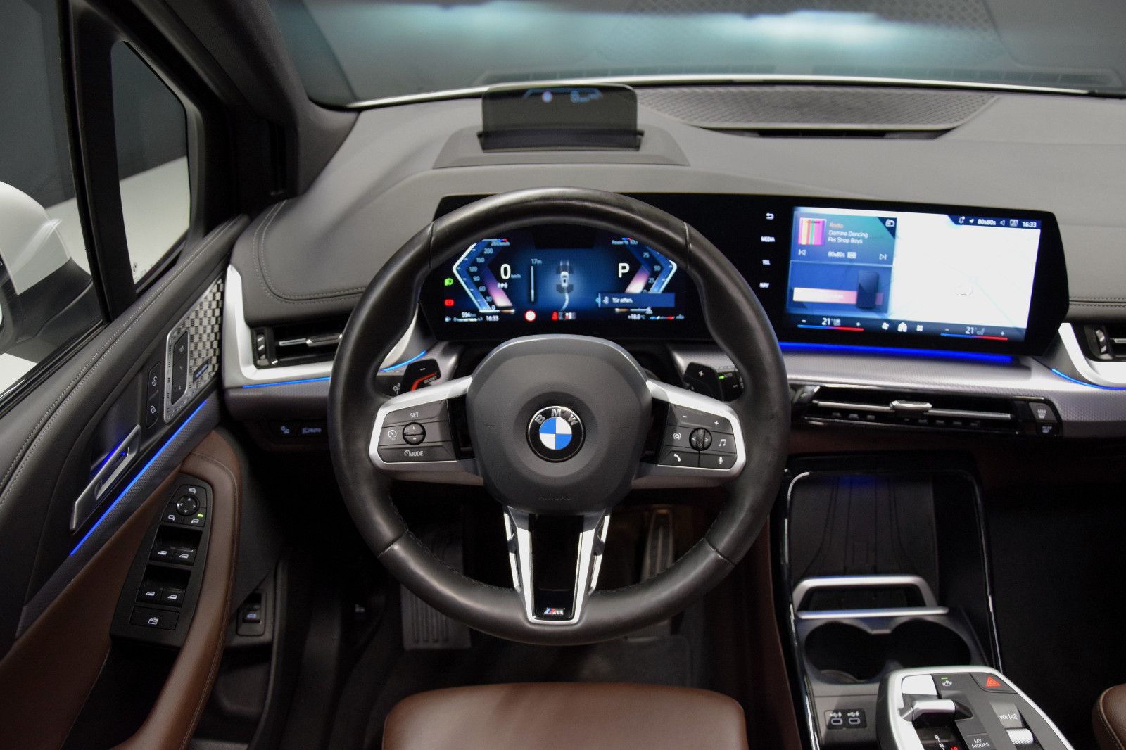 Fahrzeugabbildung BMW 218i Active Tourer HuD Pano Memory Harman Kardon