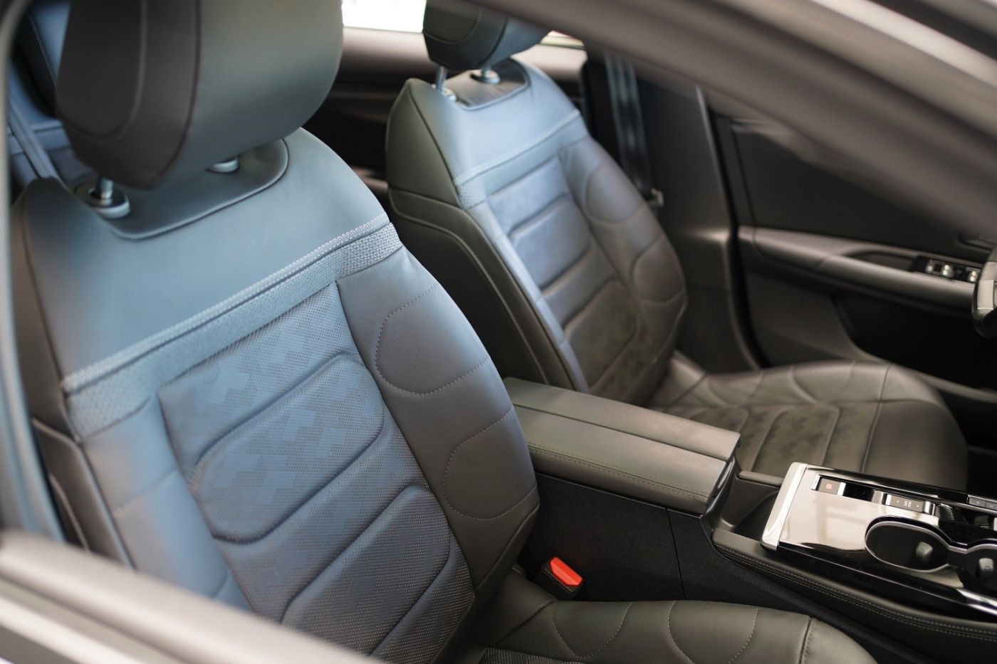 Fahrzeugabbildung Citroën C5 X PureTech 180 EAT8 Shine Pack Automatik Navi