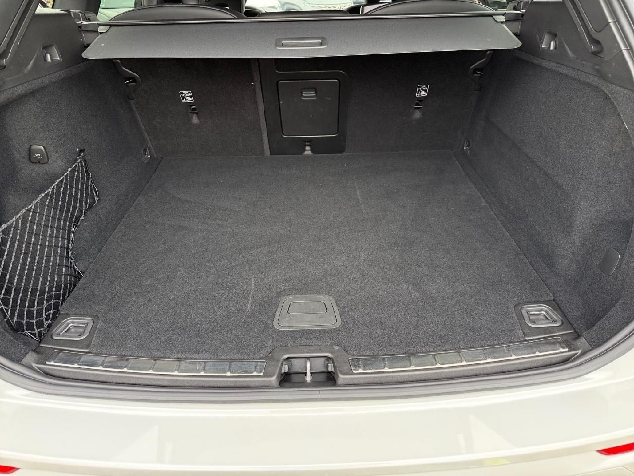 Fahrzeugabbildung Volvo XC60 Plus Dark 2WD