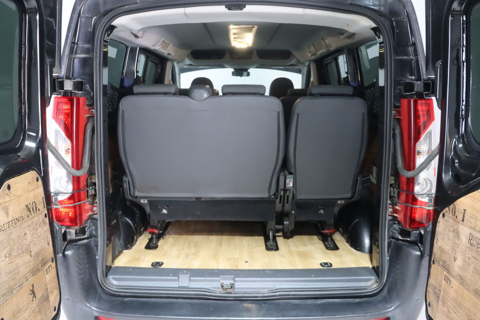 Fahrzeugabbildung Peugeot Expert Tepee 1.6HDI COOL 8 Sitzer