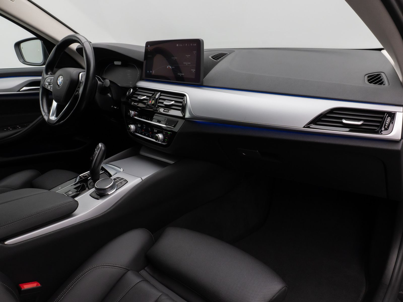 Fahrzeugabbildung BMW 530d xD Kamera Laser HUD DAB 4xKlima AHK Sport