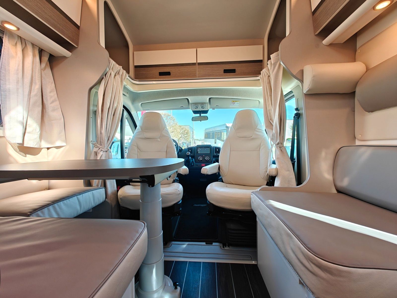 Fahrzeugabbildung XGO Dynamic 98 P  - SAT, TV, Markise, Luftfeder -