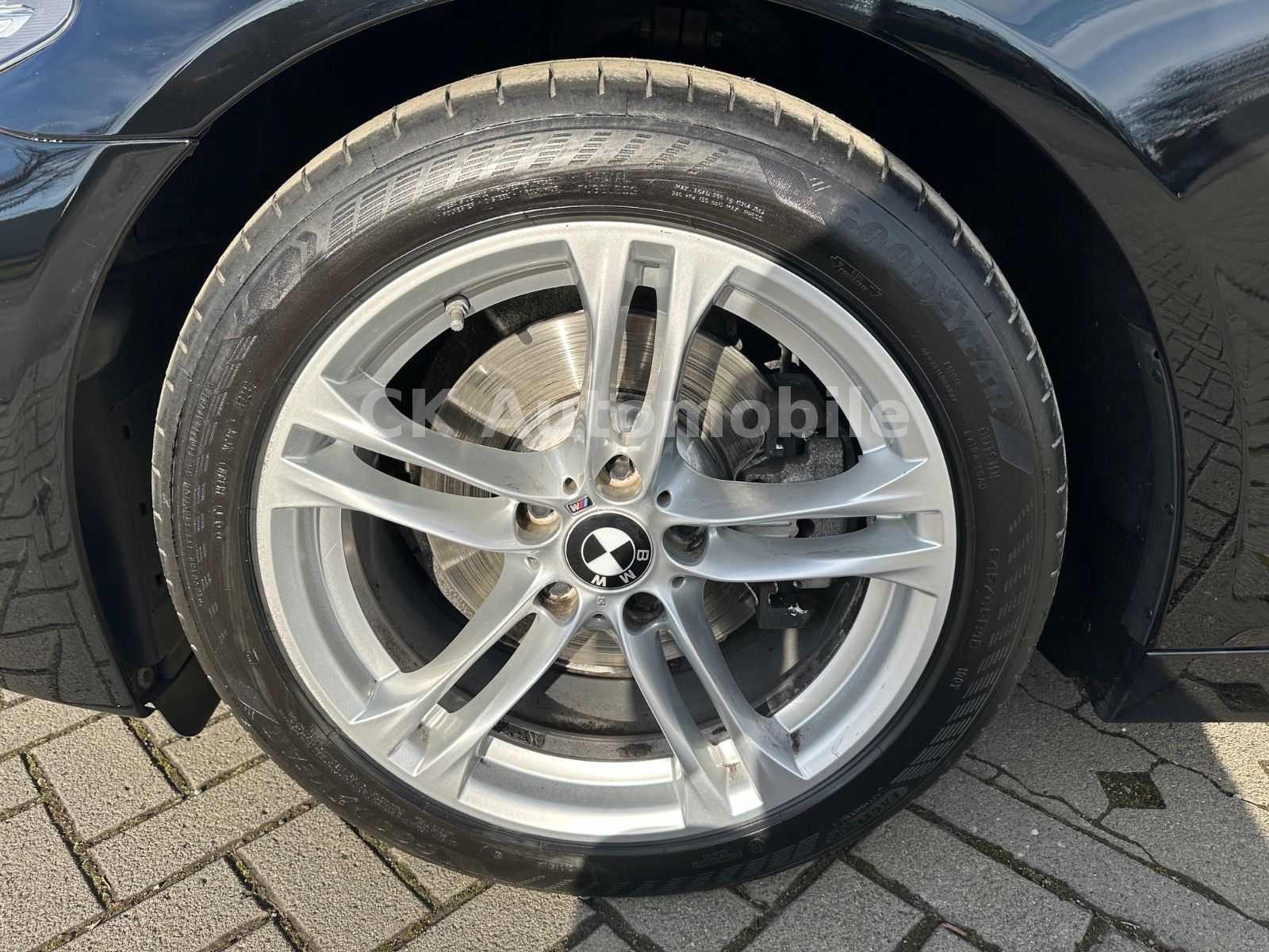 Fahrzeugabbildung BMW 520d Touring M-Sport/Shadow-Line/Navi/Pano/Kam.