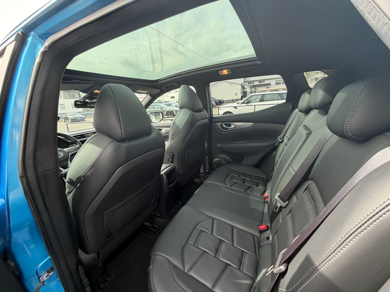 Fahrzeugabbildung Nissan Qashqai Tekna /GLASDACH/360°/MEMORY/NAVI