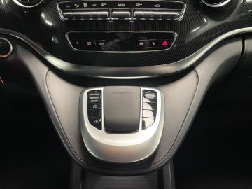 Mercedes V 220 - 9