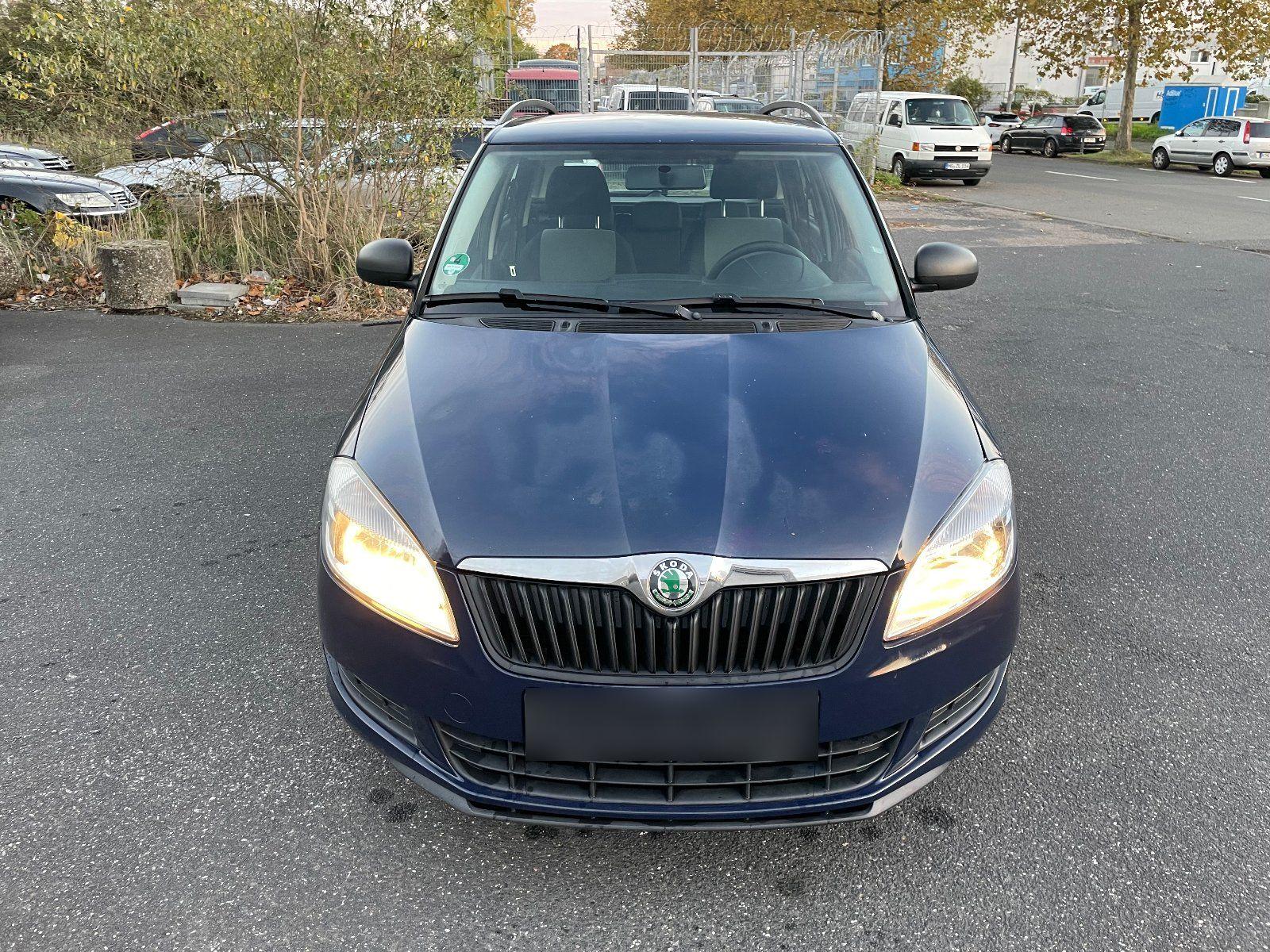 Skoda Fabia 2010 — rear view