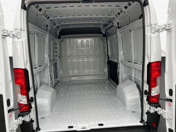 Fotografie 8 des Opel Movano Kasten L2H2 Kamera AHK Allwetter Schwings