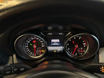 MYAUTOCENTER – Gebraucht- und Jahreswagen mit Werkstattservice in Pfaffenhofen Mercedes-Benz CLA Shooting Brake CLA 180 *AMG*Navi*AHK*