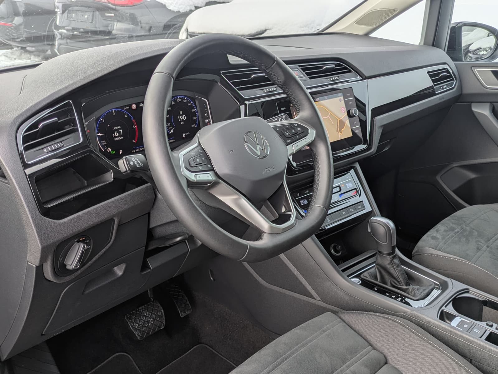 Fahrzeugabbildung Volkswagen Touran 2.0 DSG R-Line High. Pano 7-Si IQ.Dri AHK