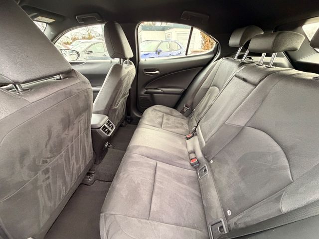 Lexus UX 250 h Launch Edition