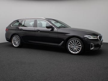 Fahrzeugabbildung BMW 530d Luxury Line Panorama Laser Kamera HUD HiFi