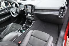 Fahrzeugabbildung Volvo XC40 T4 Autom. R-Design*FSHZG*RFK*BLIS*ACC
