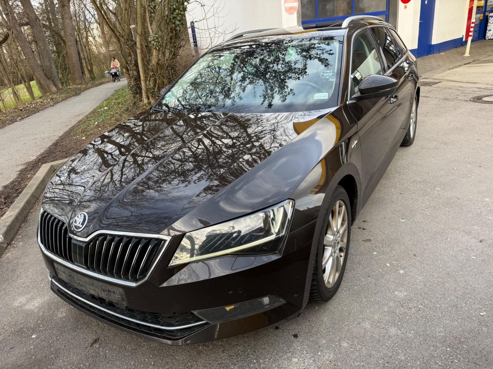Skoda Superb  190PS/L&K/DSG/Keyless/Navi/Panorama