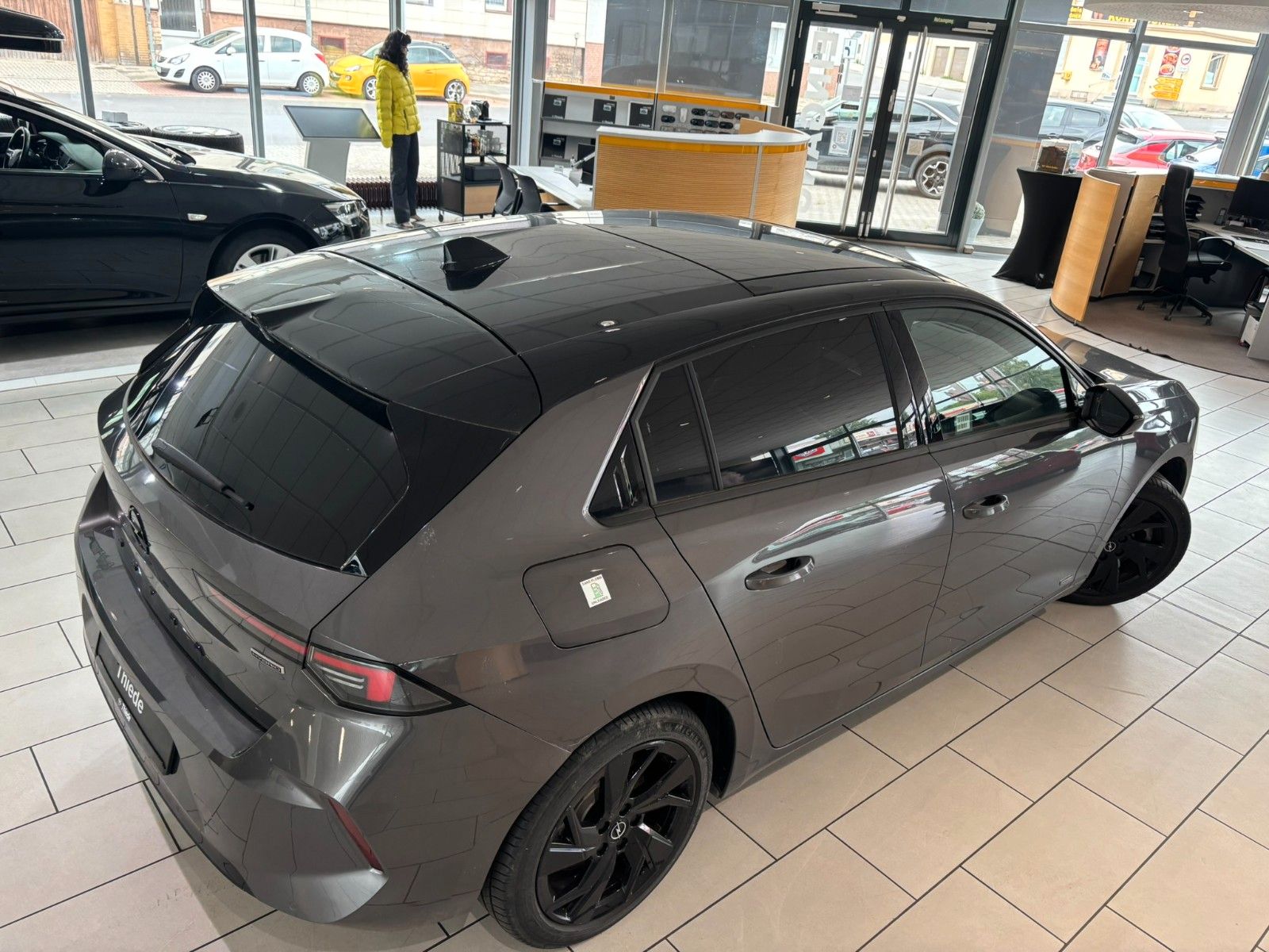 Fahrzeugabbildung Opel Astra L Lim. 1.6 HYBRID ULTIMATE NAVI/360°/SPORT