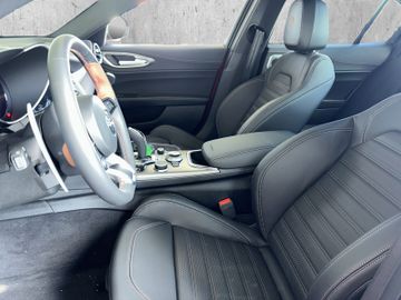 Alfa Romeo Giulia 2.0 Turbo 16V Intensa Q4 PANORAMA HARMAN