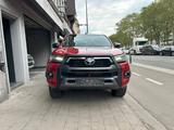 Toyota Hilux Invincible - rote Toyota Hilux