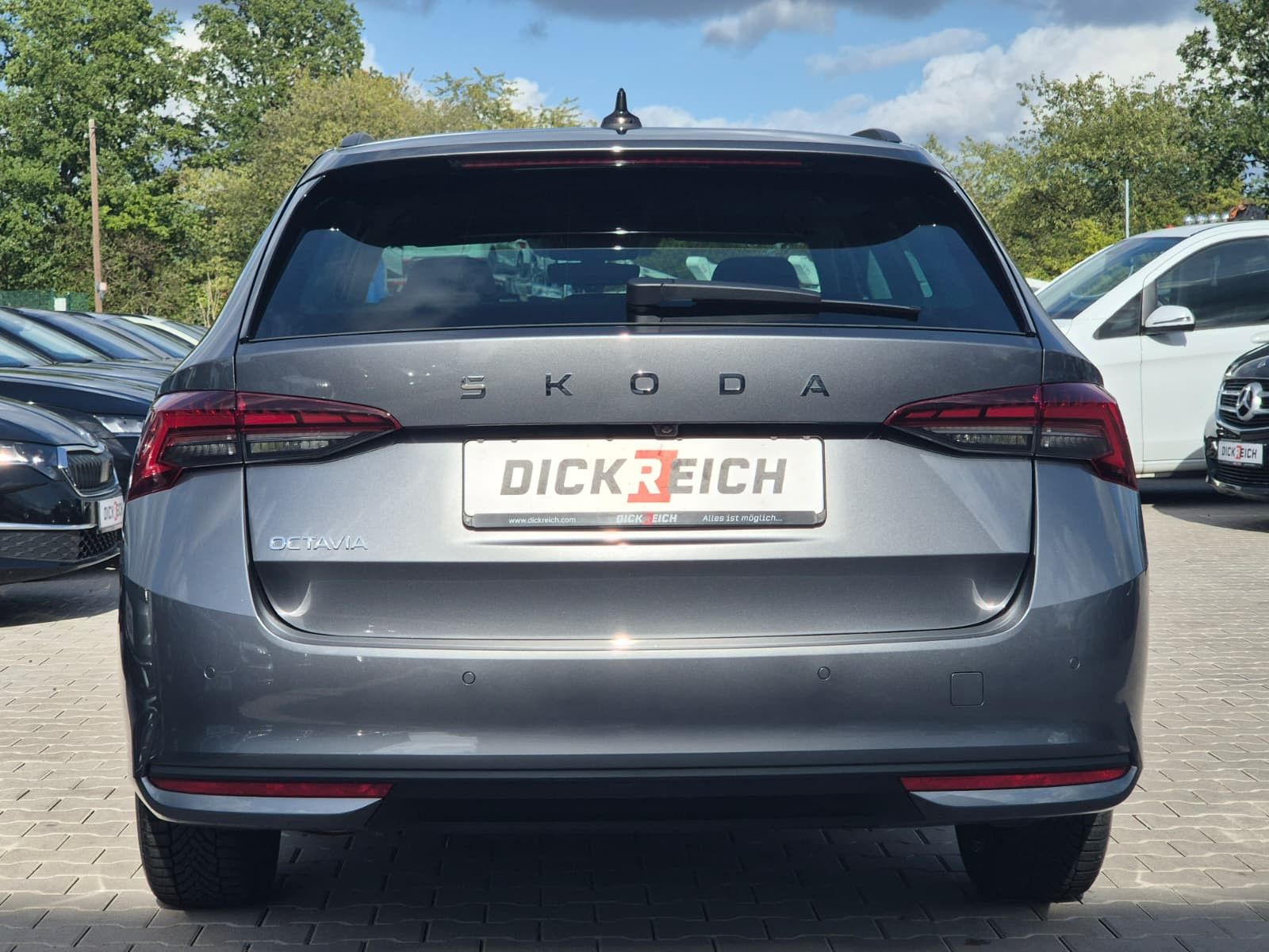 Fahrzeugabbildung SKODA Octavia 1.5 eTSI DSG Selection LED*AHK*5J-Gar.