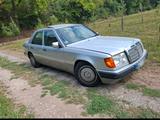 Mercedes-Benz W124 - Mercedes-Benz 300 mit Diesel-Antrieb: Limousine