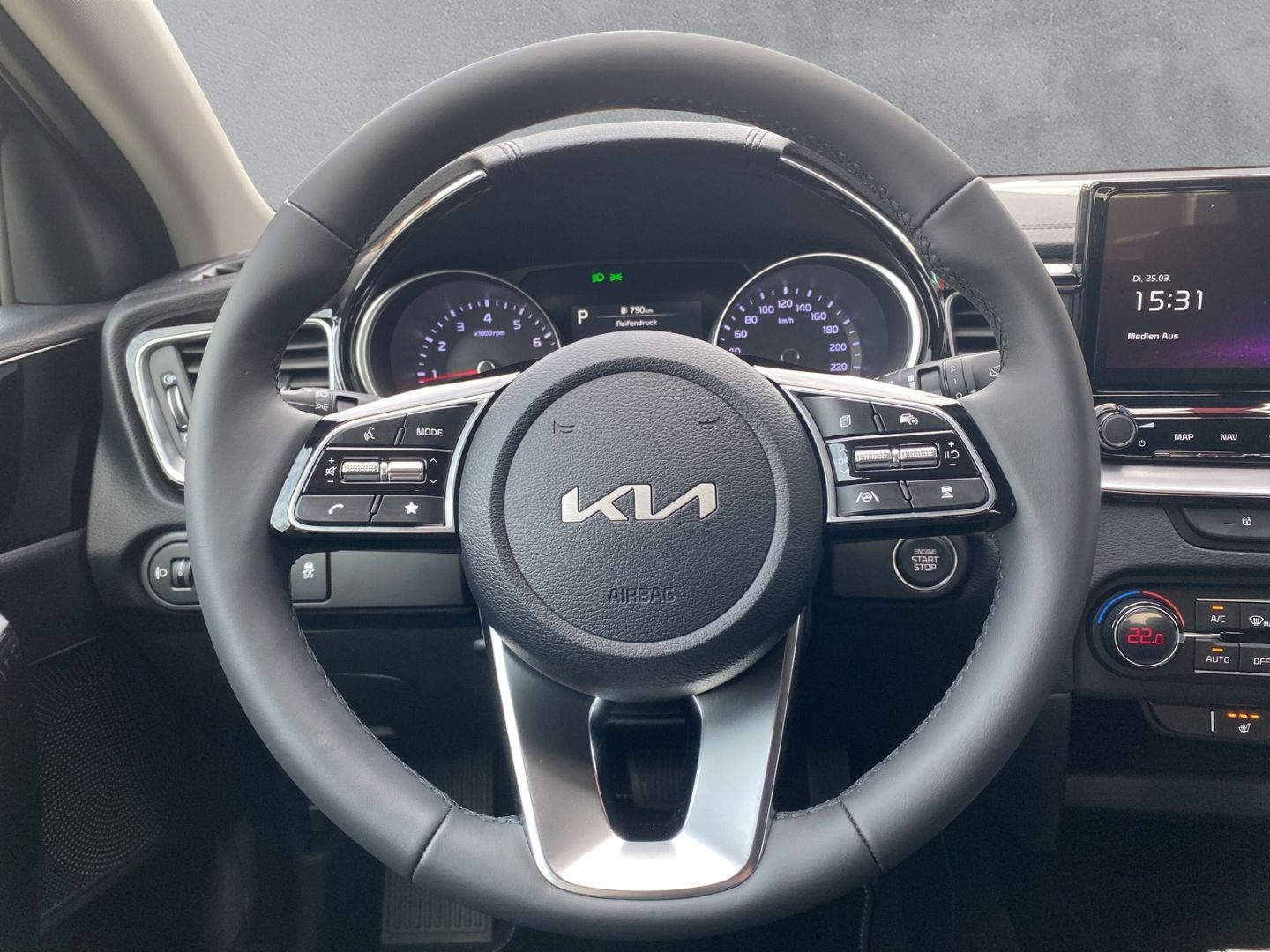Fahrzeugabbildung Kia Ceed Kia ULTIMATE EDITION 1.5 T-GDI *STYLE-PAKET