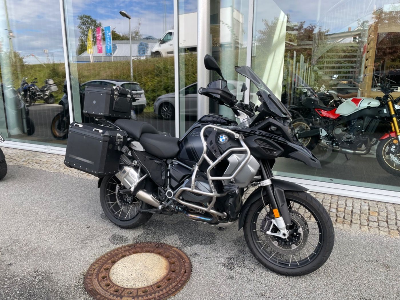 Fahrzeugabbildung BMW R 1250 GS ADVENTURE Sondermodell Triple Black vi