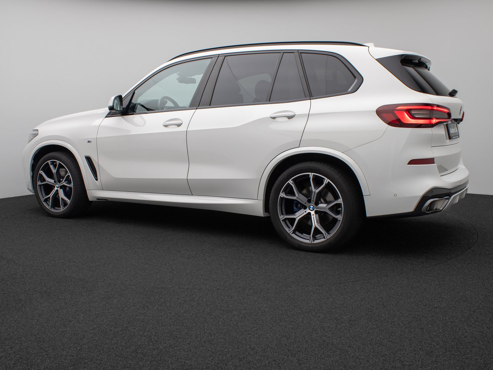 Fahrzeugabbildung BMW X5 xD30d M Sport Panoram Kamera HUD DAB HiFi 21"