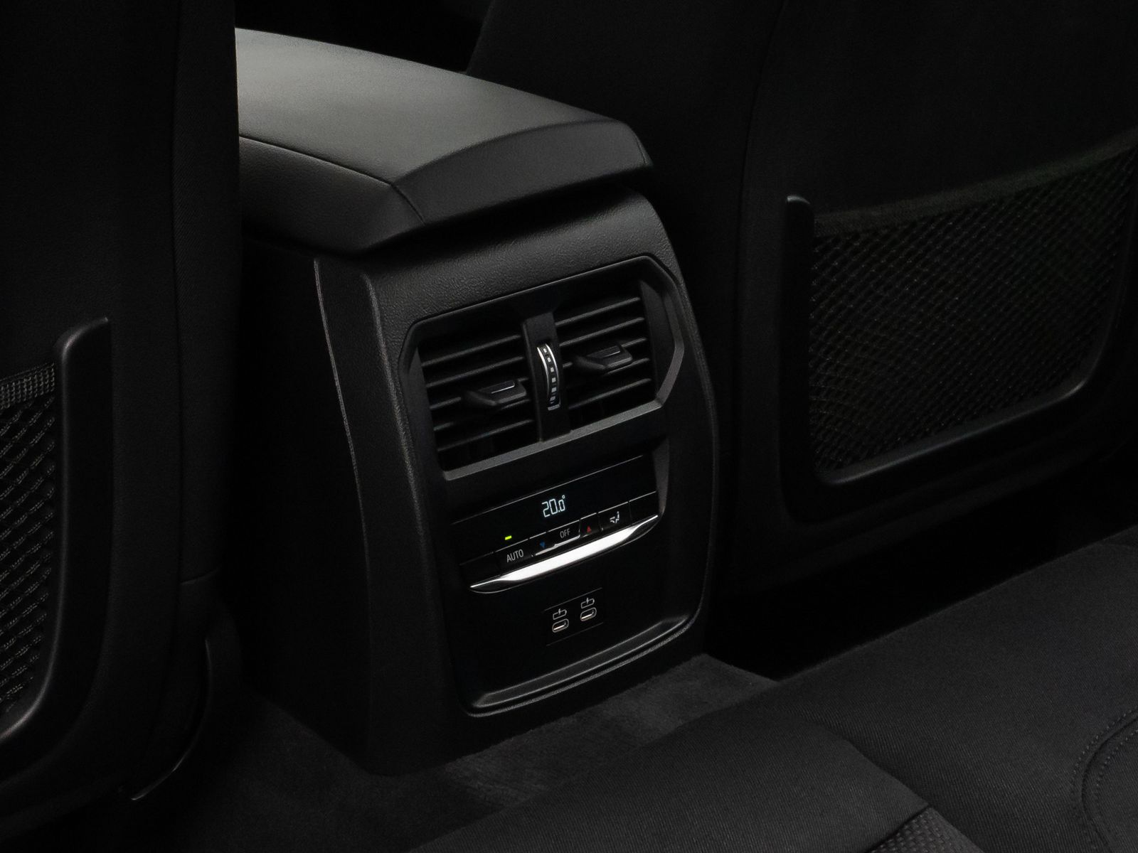 Fahrzeugabbildung BMW 330e DAB CockPit+ Lordos PDC Geschwindigkeitsreg