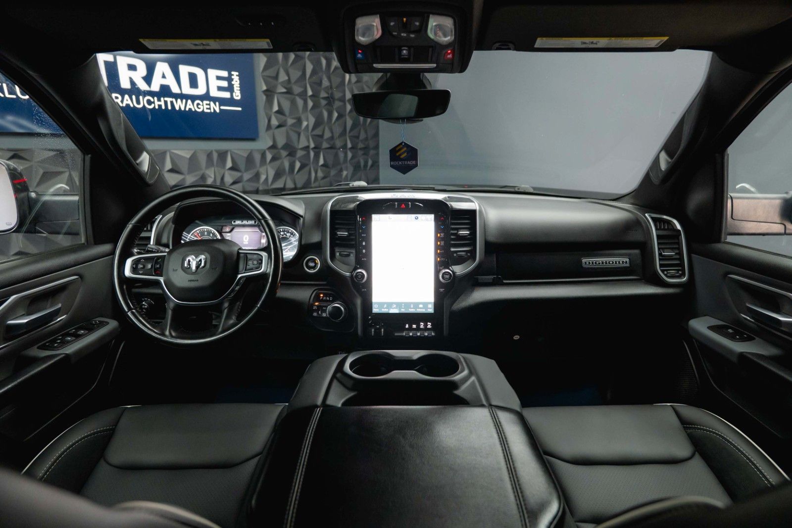 Fahrzeugabbildung Dodge RAM 5.7 V8 HEMI 4x4 OFFROAD Night-Paket LONGBED