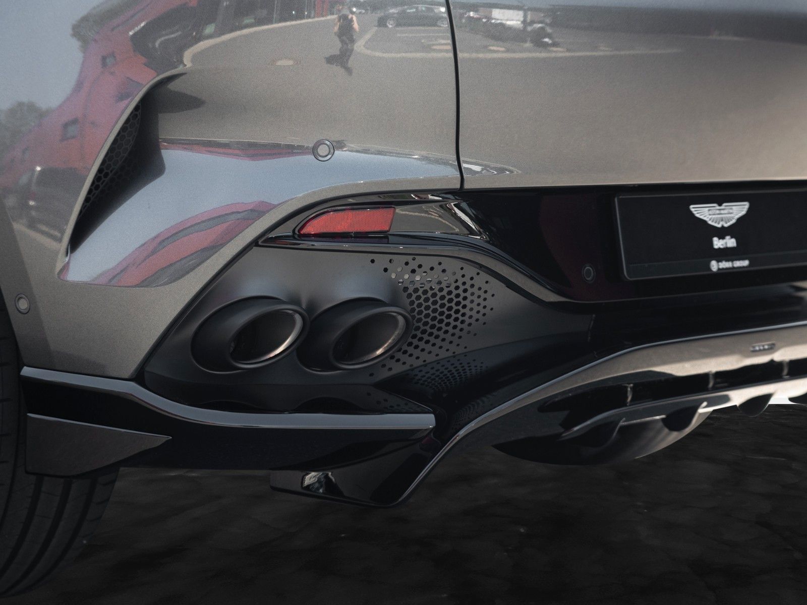 Aston Martin DBX707 | Remote Heat | Signature Paint foto 9