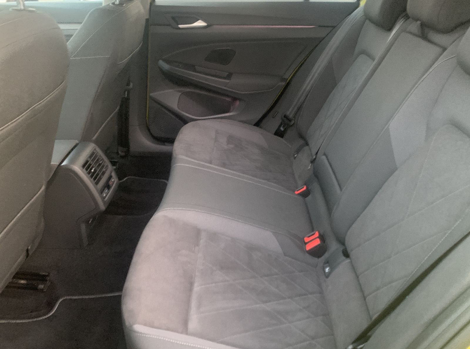 Fahrzeugabbildung Volkswagen Golf 2.0 TDI*Highline*AHK*STHZ*HeadUp*LED-Matrix