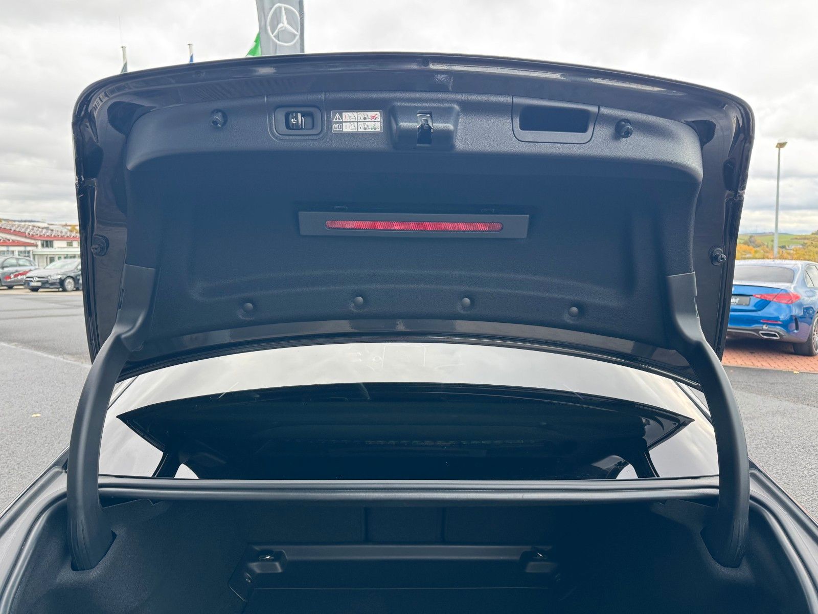 Fahrzeugabbildung Mercedes-Benz C 300d AMG+AHK+RFK+Ambiente+Night+SportfahrW