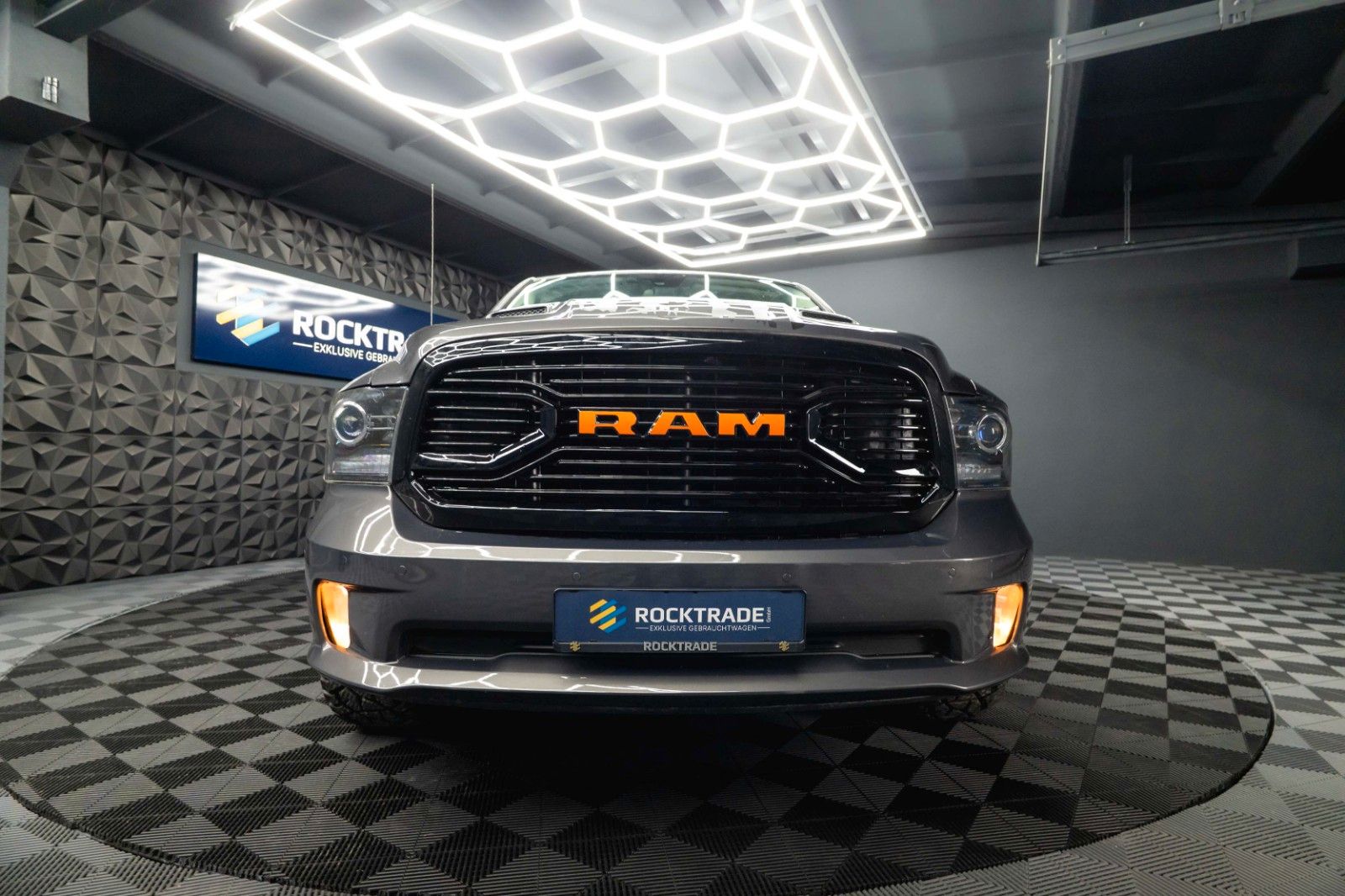 Fahrzeugabbildung Dodge RAM 5.7 V8 HEMI 4x4 OFFROAD Night-Paket *LED*