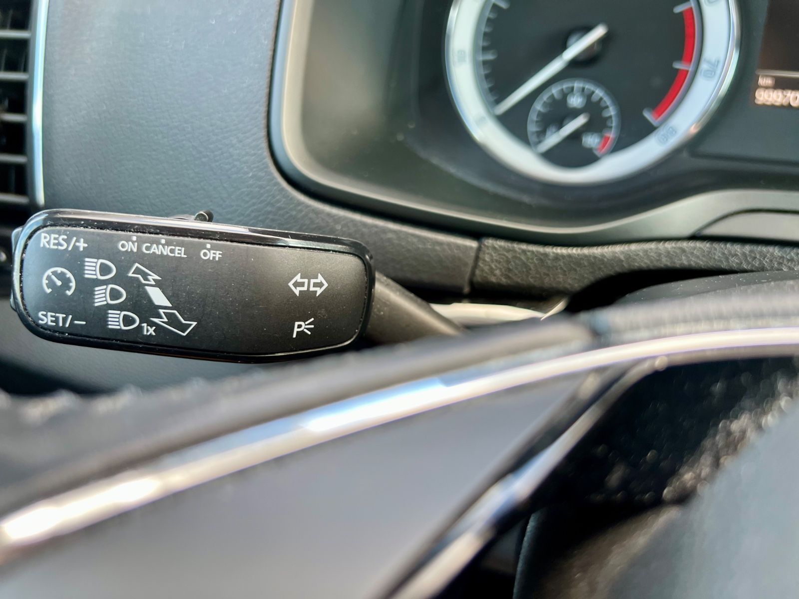 SKODA Karoq 1.5 TSI Style KLIMAAUT NAVI SHZ PDC CARPLA