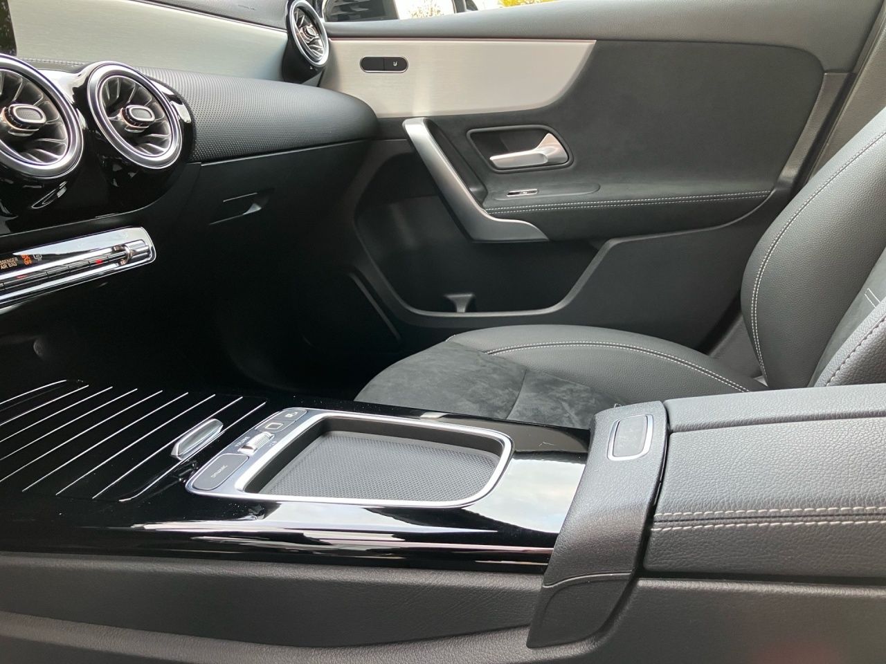 Fahrzeugabbildung Mercedes-Benz A 180 AMG Night Multibeam Kamera WinterP Totwink