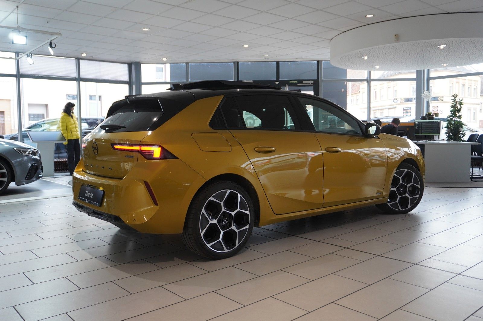 Fahrzeugabbildung Opel Astra L Lim. 1.6 HYBRID ULTIMATE NAVI/360°/HUD