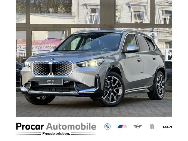 BMW iX1 xDrive30 X-Line PANO AHK DA+ PA+ H/K 19"