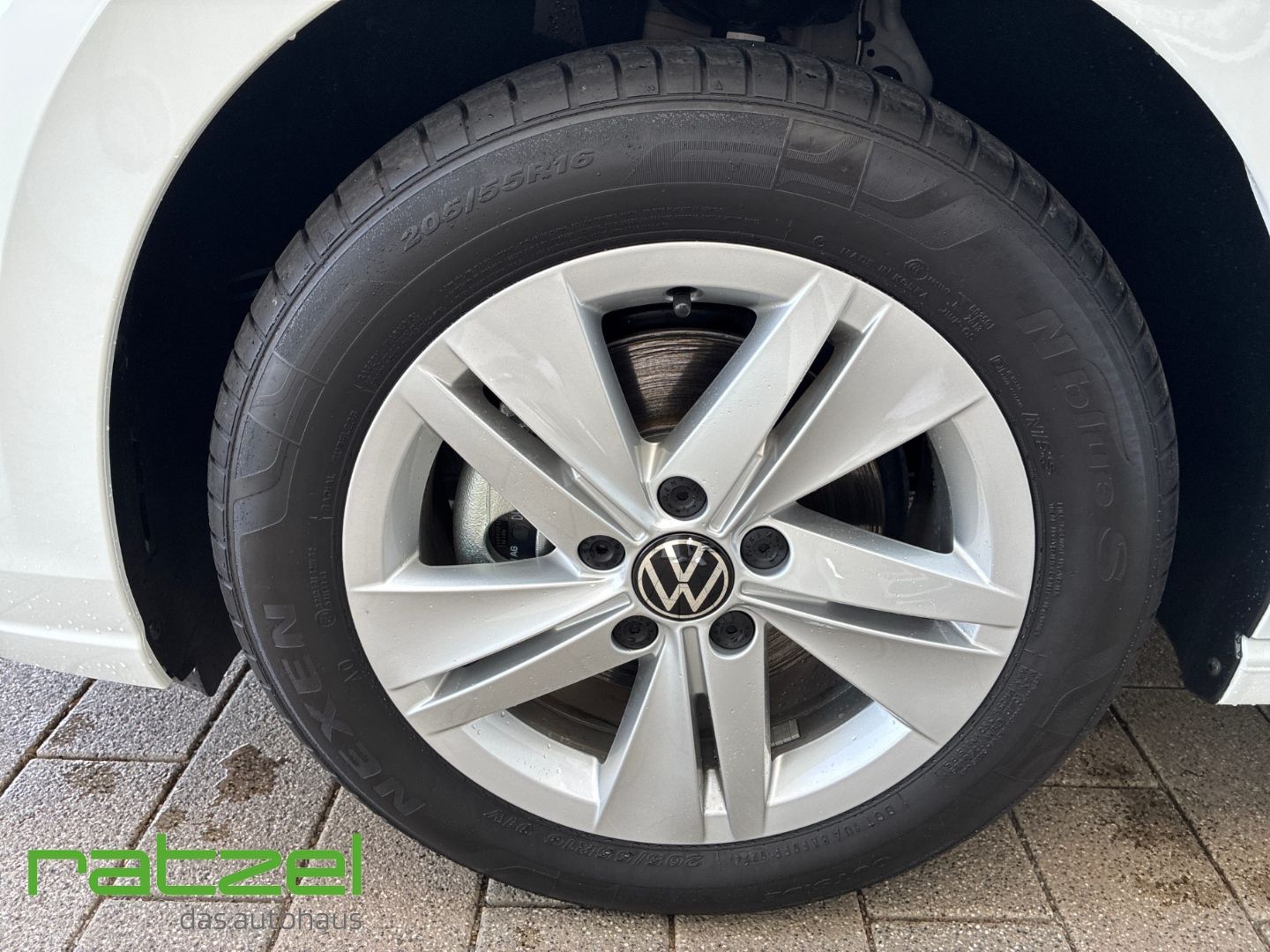 Fahrzeugabbildung Volkswagen Golf Variant LIFE 1.5 TSI DSG NAVI+ACC+LED+SHZ