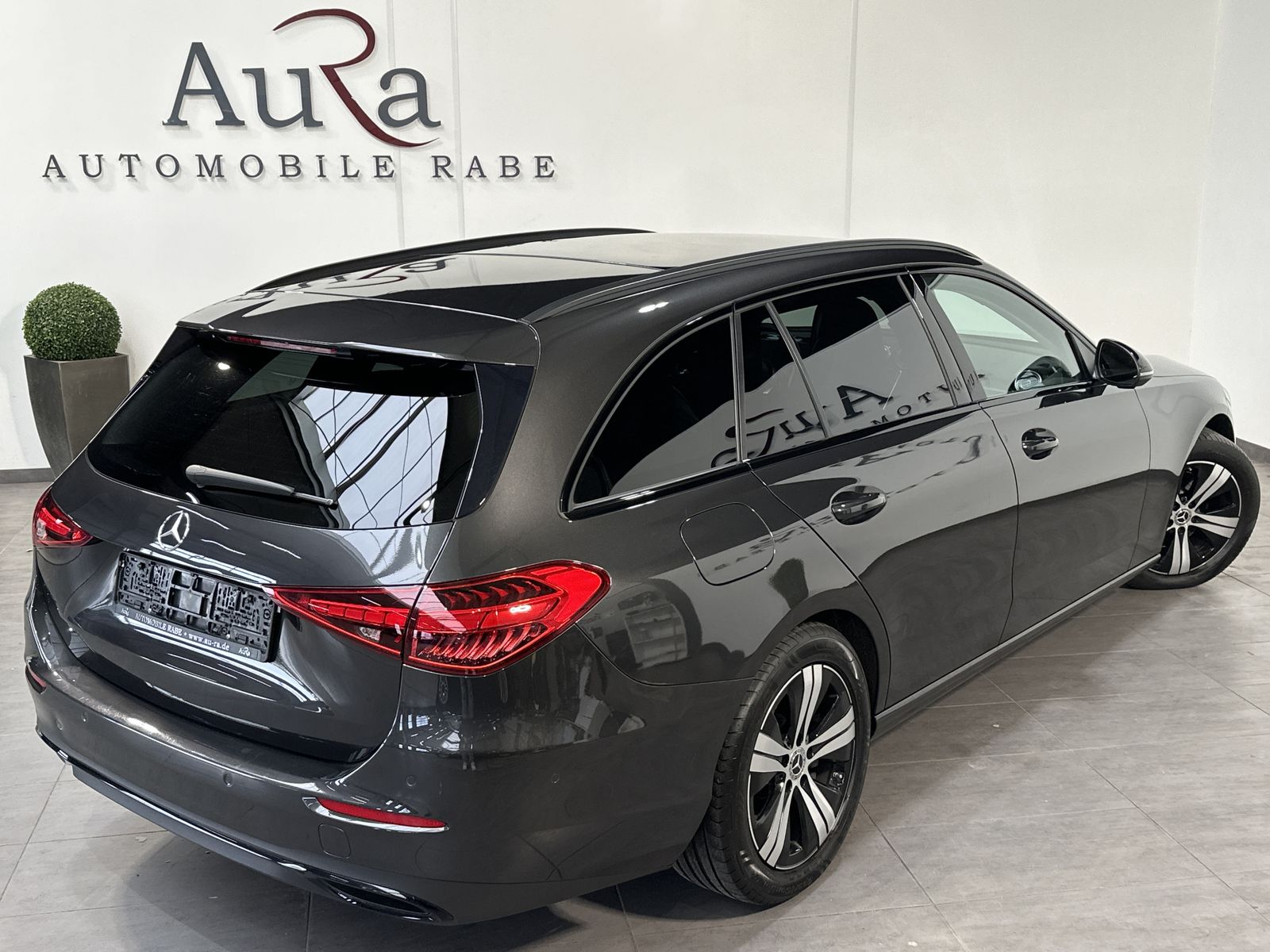 Fahrzeugabbildung Mercedes-Benz C 200d T Avantgarde NAV+LED+KAM+VCOCK+CARPLAY+PP