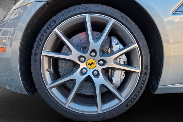 Fahrzeugabbildung Ferrari California 30*4-Sitzer*Daytona*Embleme*Garantie