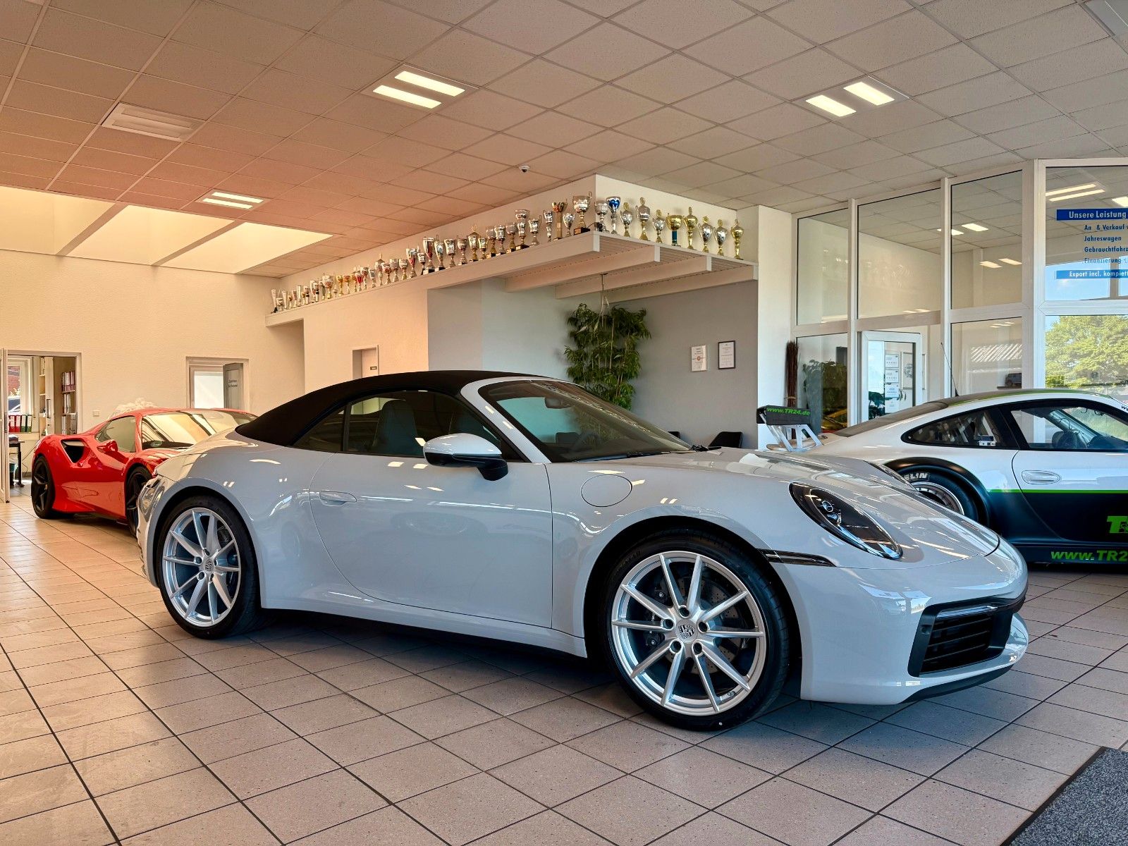 Fahrzeugabbildung Porsche 911 992 Carrera Cabrio Sportabgas/ACC/18-Wege