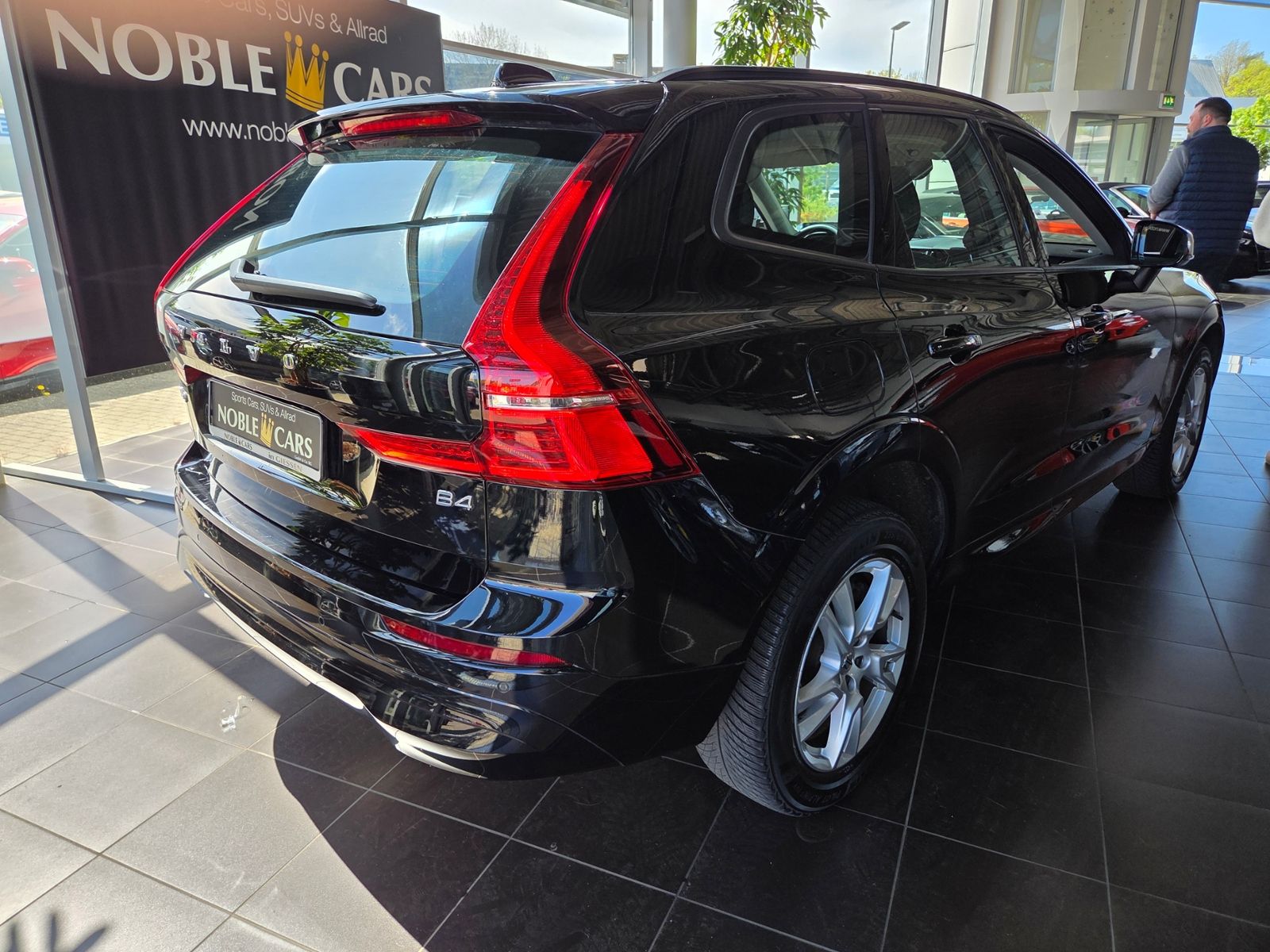 Fahrzeugabbildung Volvo XC60 Momentum 2WD RFK LED ALU