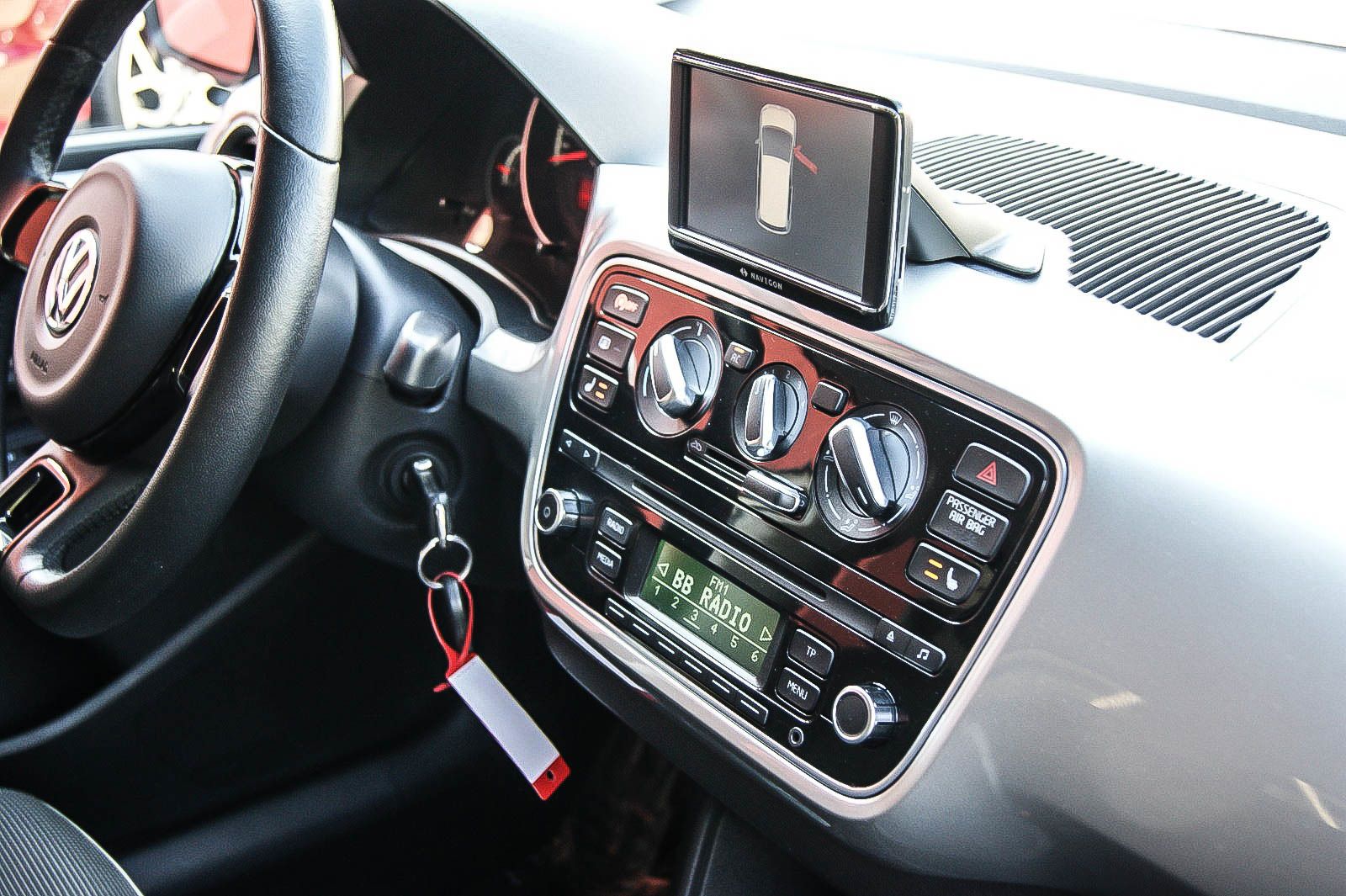 Fahrzeugabbildung Volkswagen up! high up BMT NAVIGATION KLIMA SITZHEIZUNG ALU
