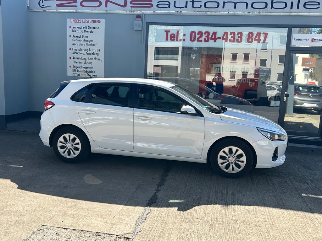 Hyundai i30 + NaviZB+Klima+Allwetter+BT+Tempomat+USB+LED