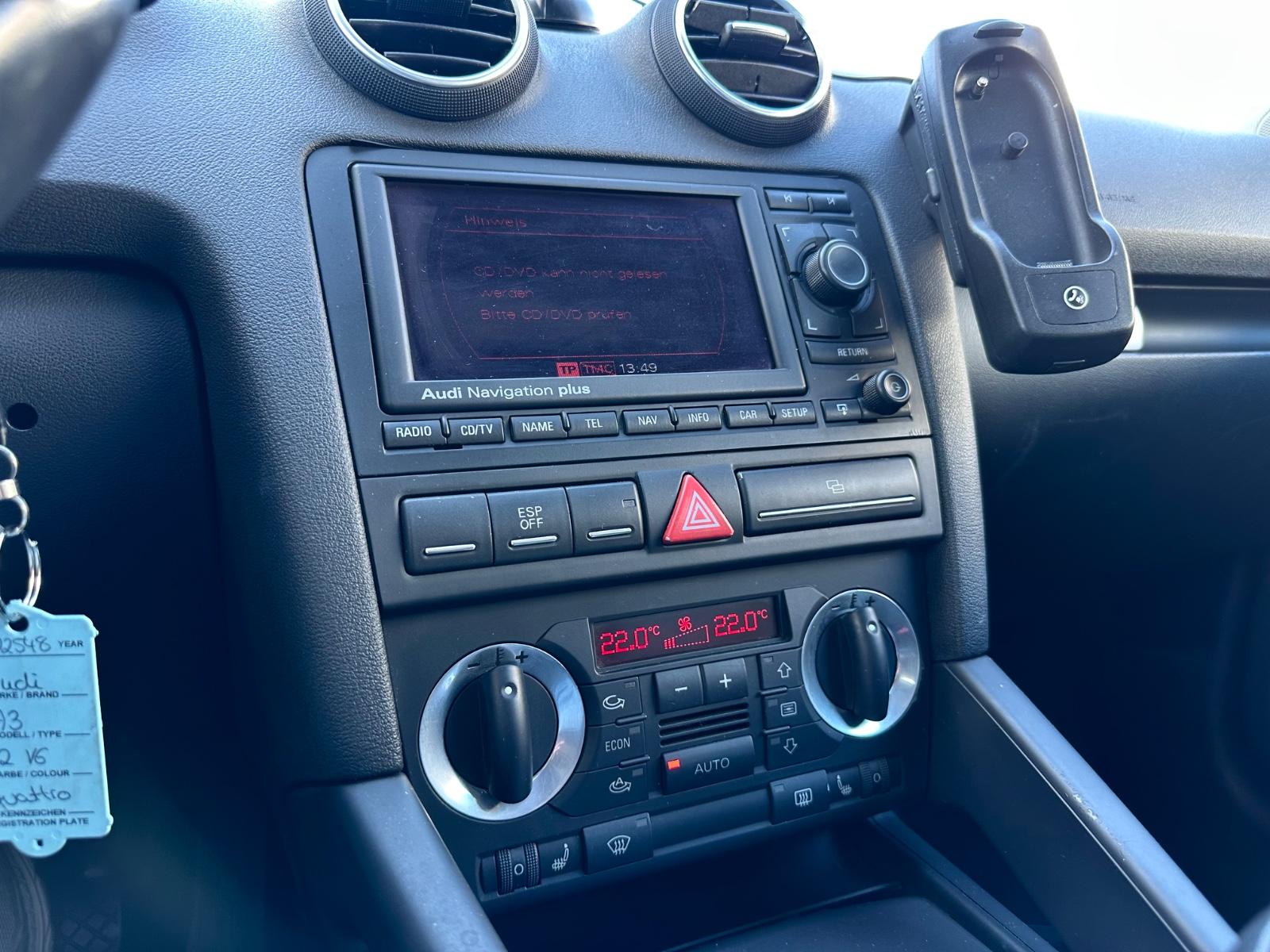 Audi A3 3.2 V6 250 ch DSG quattro / Toit ouvrant / Cuir / Chauffage auxiliaire / Caméra de recul